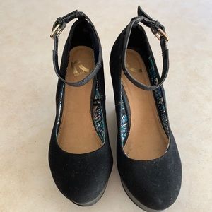 Report wedge strap black suede platforms! Size 7 show-stoppers! One scuff.